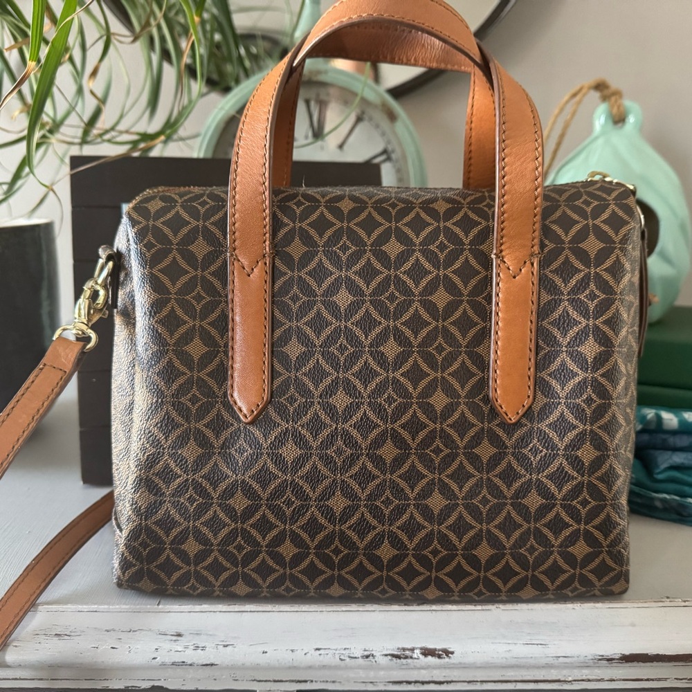 Chic Fossil Brown Patterned Handbag with Tan Handles
